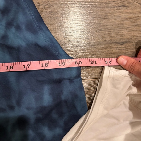 3480 Lululemon Lot Of Tank Tops (3) - Picture 3 of 8